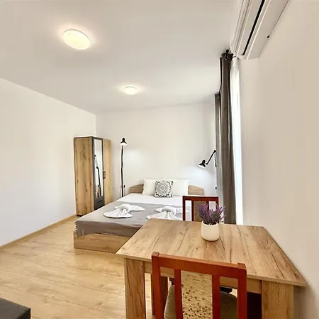 Menada Aphrodite Apartman *