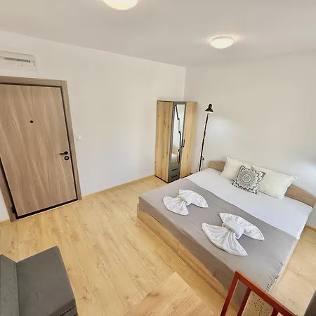 Menada Aphrodite Апартаменти