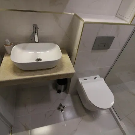 Menada Aphrodite * סאני ביץ'