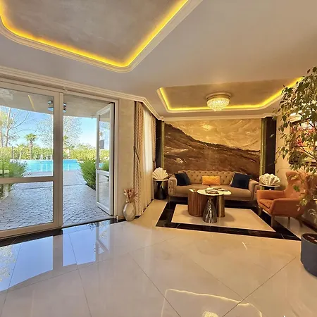 Menada Aphrodite * סאני ביץ'