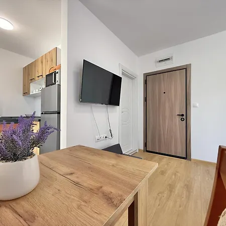 Menada Aphrodite * סאני ביץ'