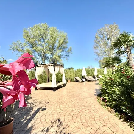 Menada Aphrodite * סאני ביץ'