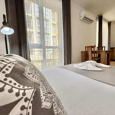 Menada Aphrodite * סאני ביץ'